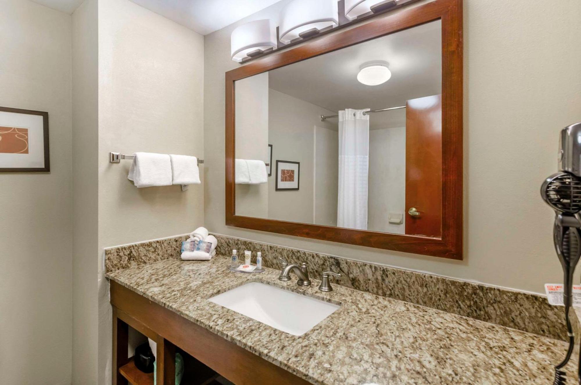Comfort Inn & Suites Christiansburg I-81 Exteriör bild