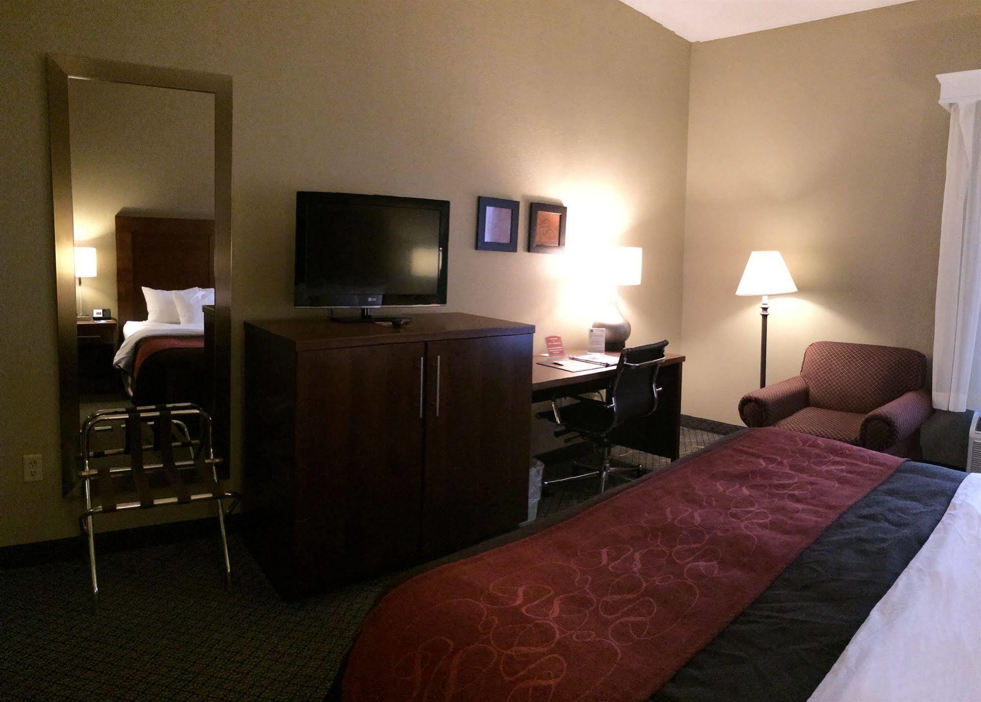 Comfort Inn & Suites Christiansburg I-81 Exteriör bild